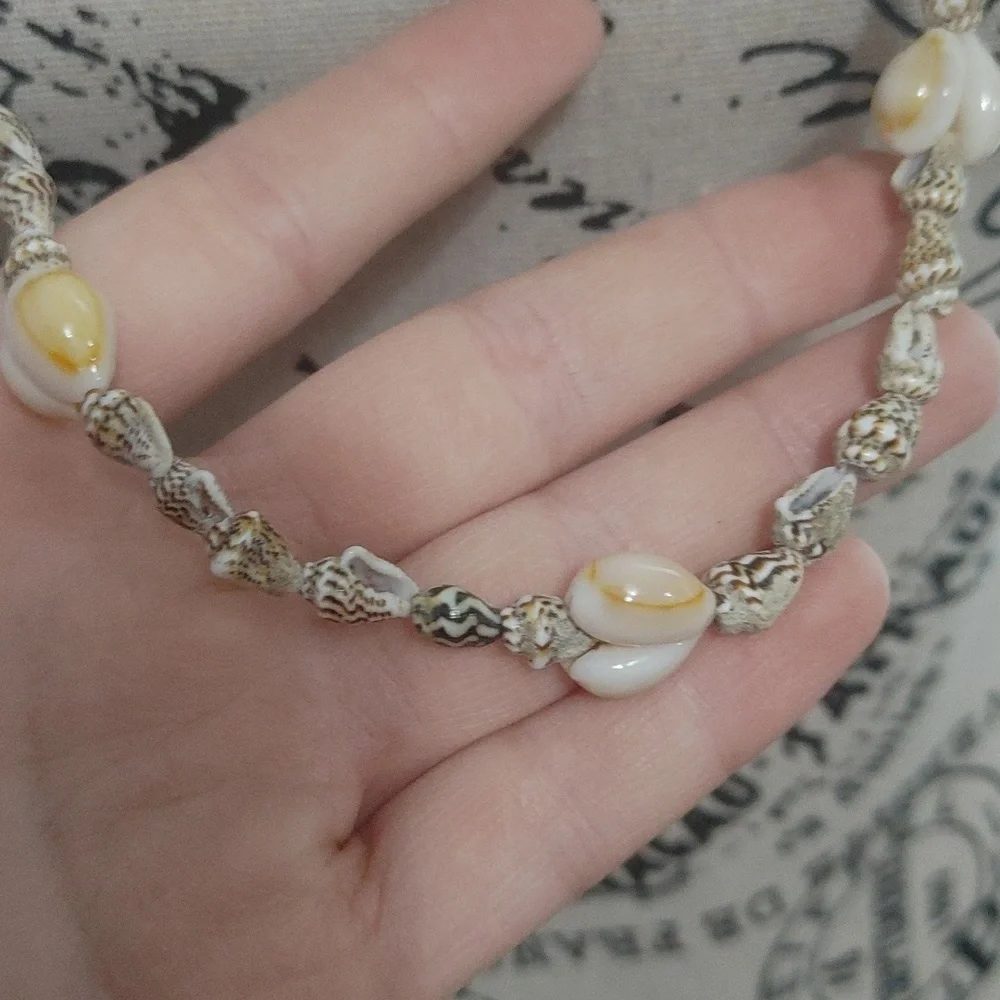 Shell Necklace - Picture 2 of 3
